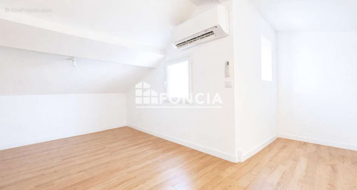 Appartement à MARSEILLE-2E