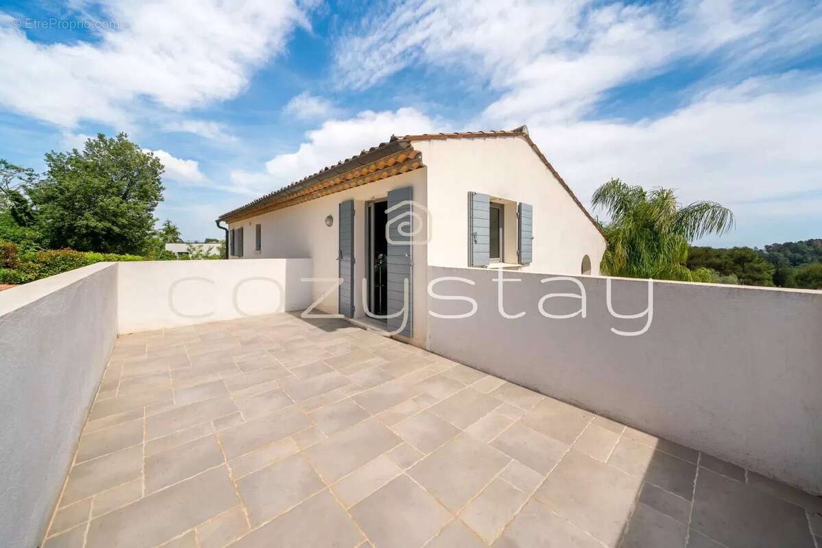 Maison à VALBONNE