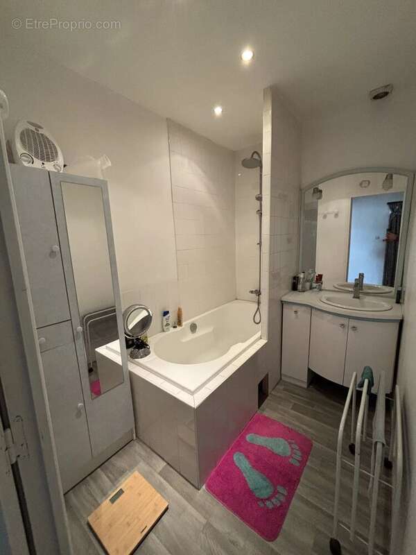Appartement à MEYRANNES