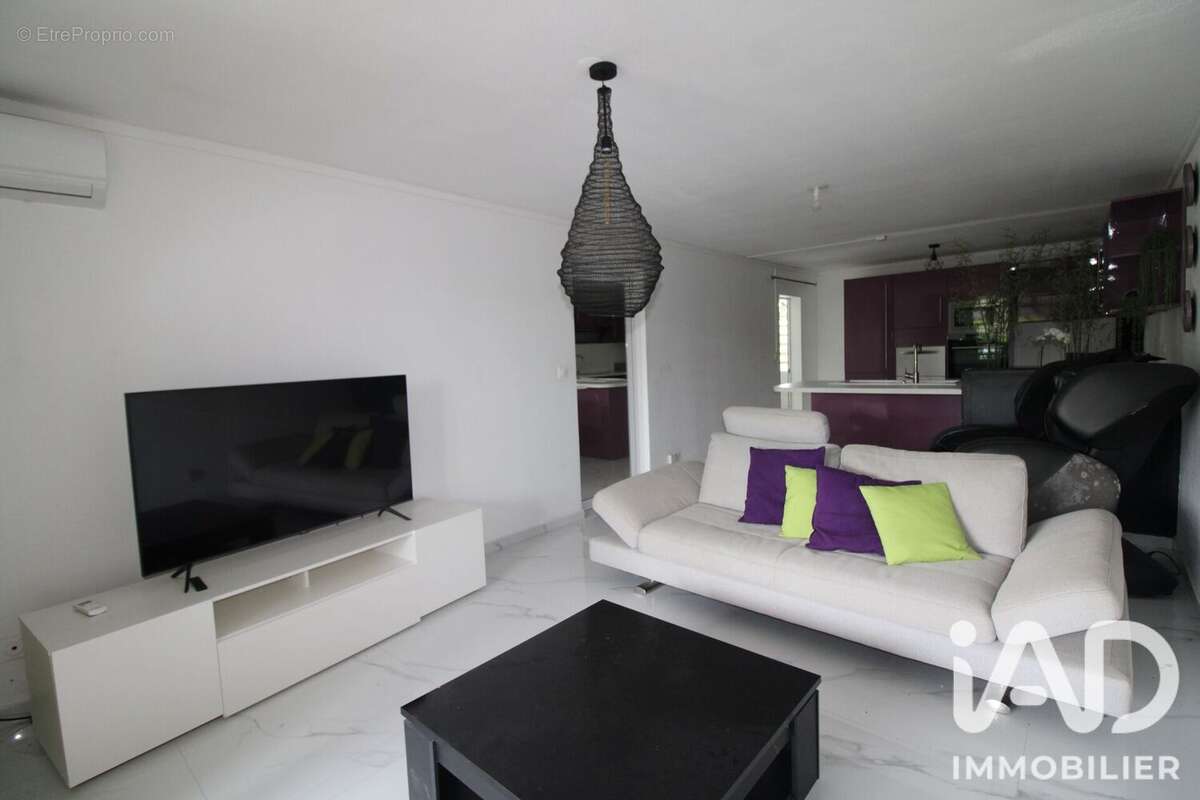 Appartement 56 m² à Sainte-Rose  - photo 2