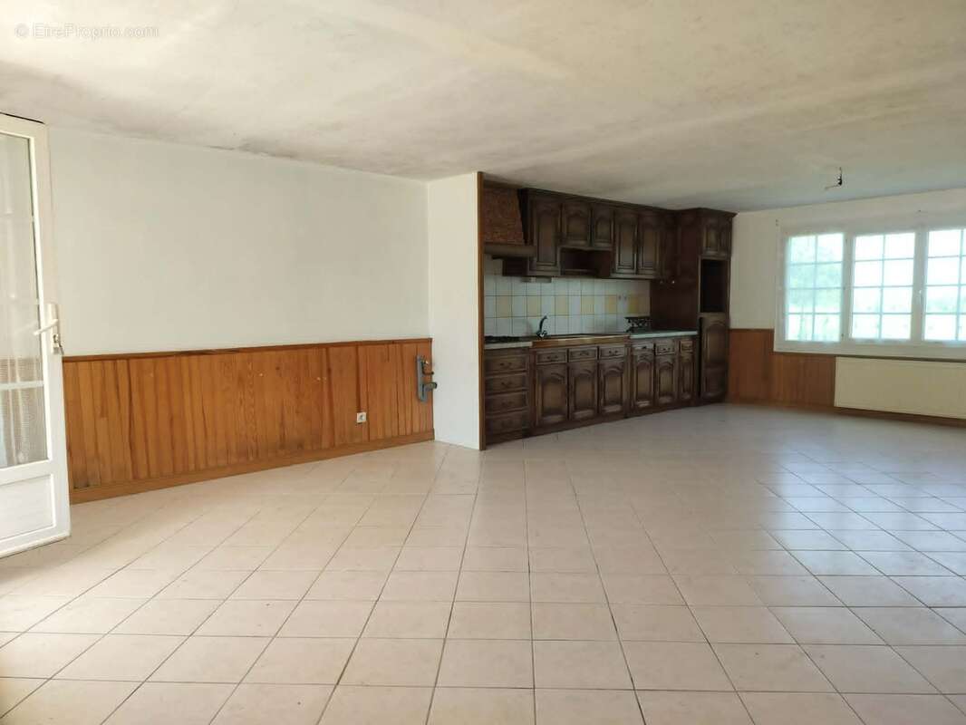 Propriété néo-bretonne avec véranda, hangar et fort potentiel idéalement situé - photo 14