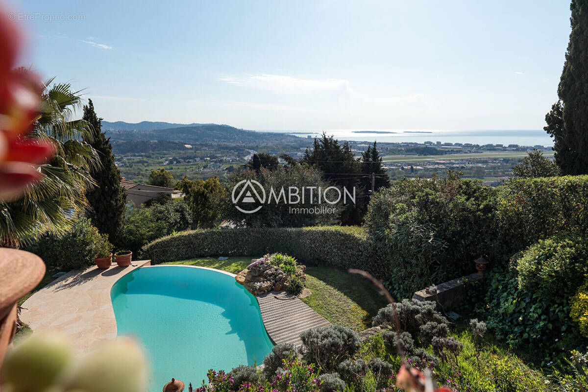 Maison à MANDELIEU-LA-NAPOULE