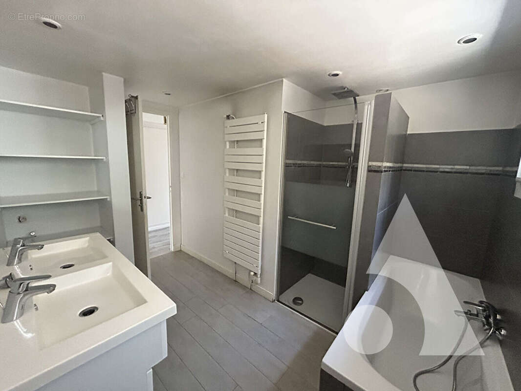 Saint-raphael maison avec studio indépendant, véranda, garage et vue dégagée - photo 9