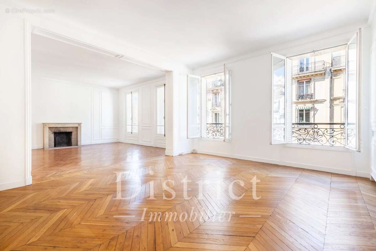Appartement à PARIS-7E