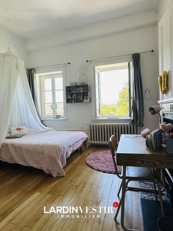 Maison à SAINT-GENIS-LAVAL