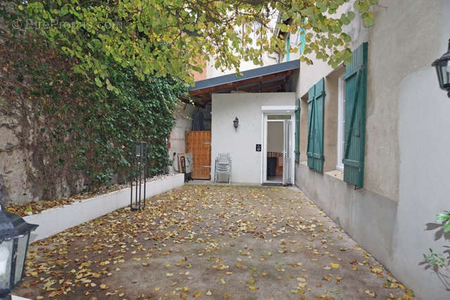 Commerce à JALIGNY-SUR-BESBRE