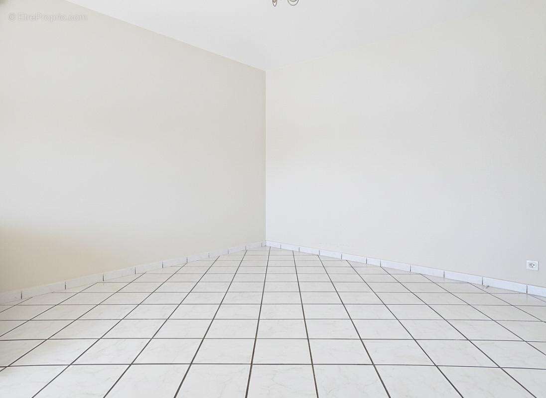 Appartement - 3 Chambres - 2  Balcons - 2 Caves - Garage possible en sus - Proche toutes commodités - photo 13