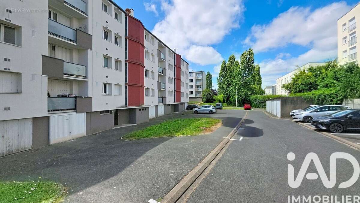 Appartement 54 m² à Saint-Jean-De-La-Ruelle  - photo 9