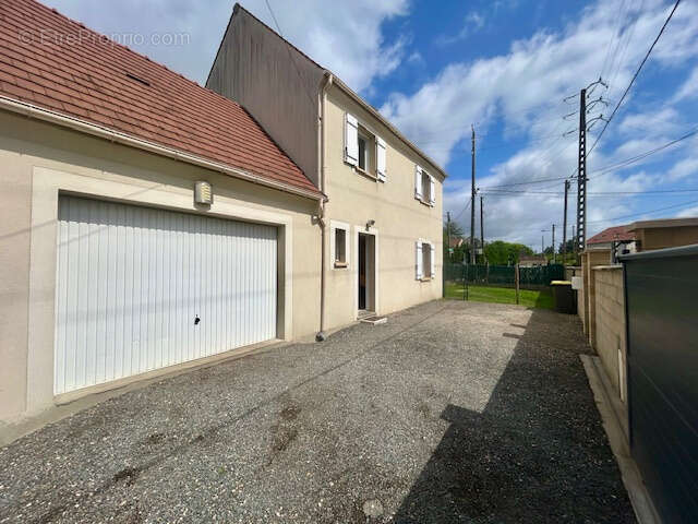 Maison à OLLAINVILLE
