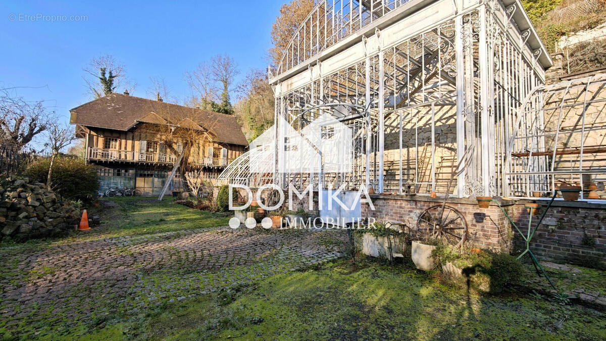 Maison principale et serre style Eiffel - Maison à VETHEUIL