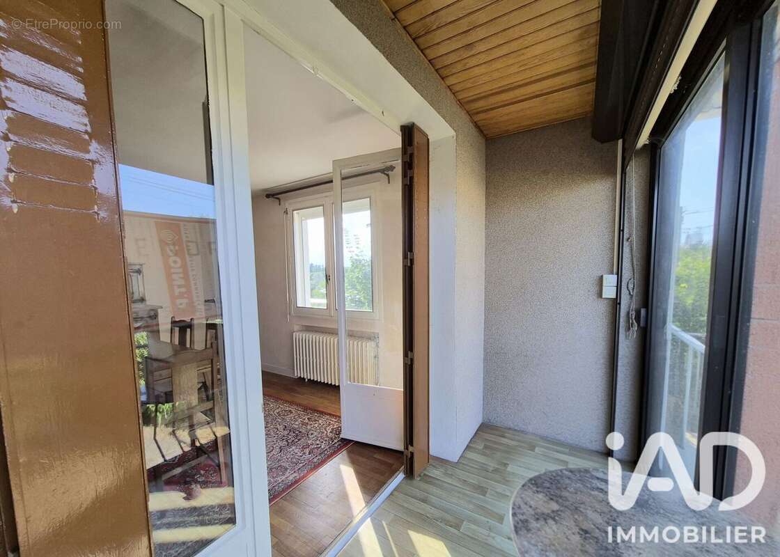 Maison 63 m² à Saint-Martin-D'estreaux  - photo 6