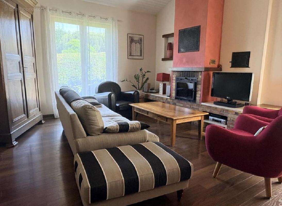 Maison 105 m² à Ruffec  - photo 3