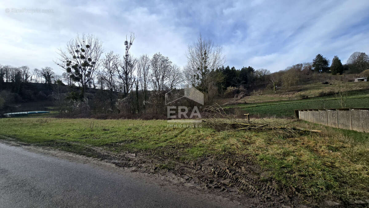 Terrain à CRECY-AU-MONT
