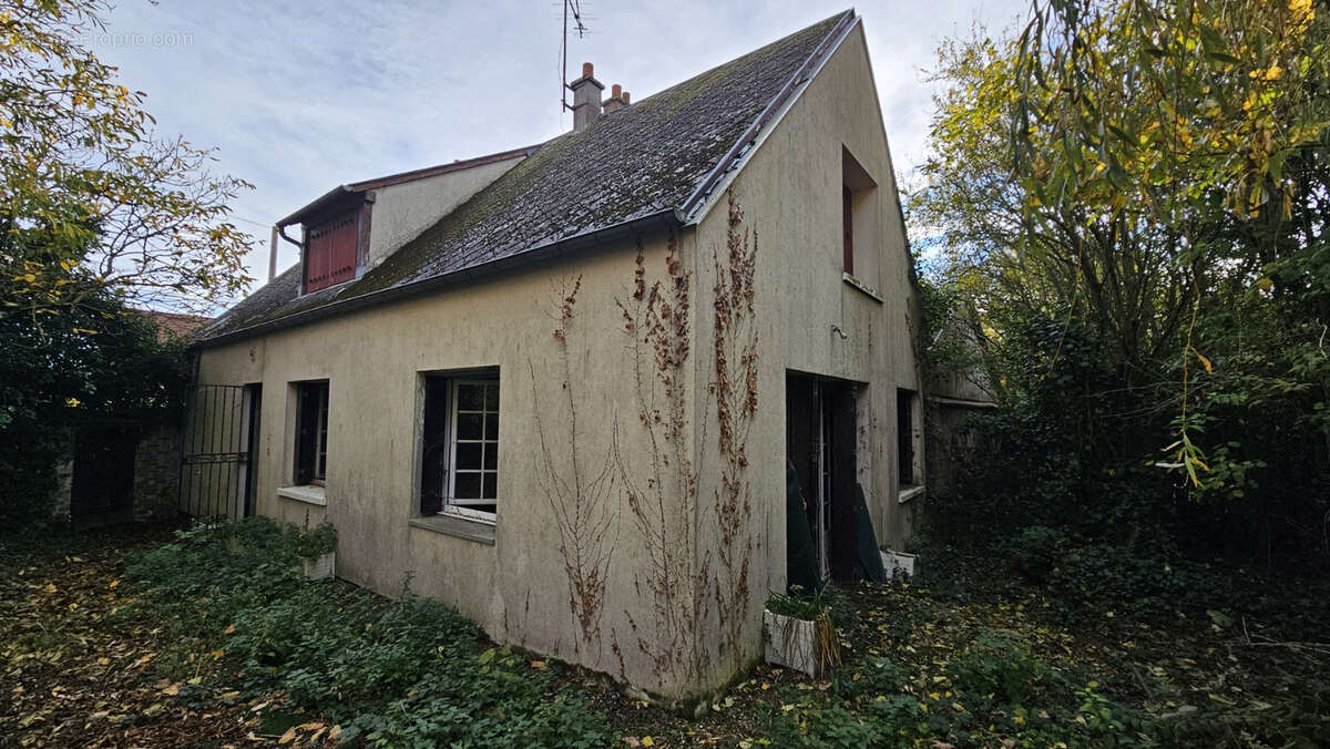 Maison à PRUNAY-LE-GILLON