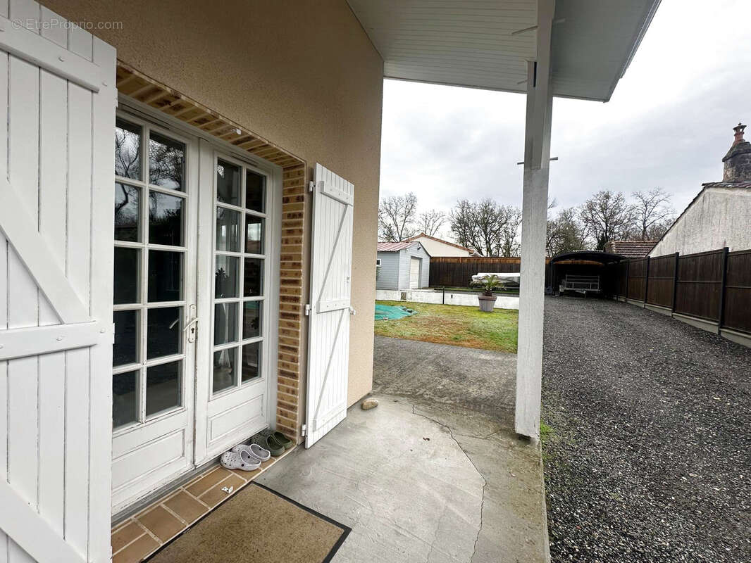 Maison à SAINT-MICHEL-DE-RIEUFRET