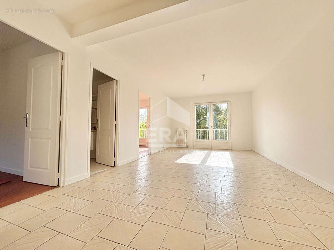 Appartement à PONTAULT-COMBAULT