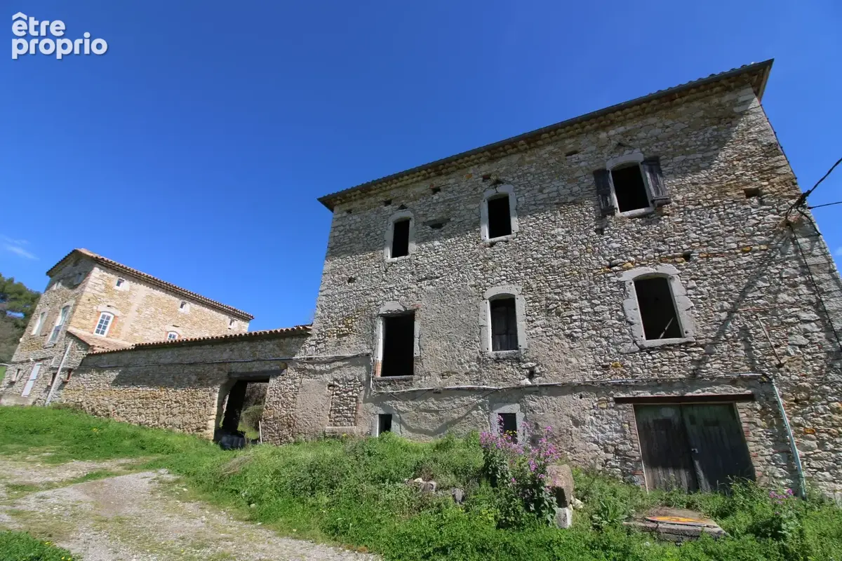 Mas de 2500 m2 sur 26 hectares. - photo 13