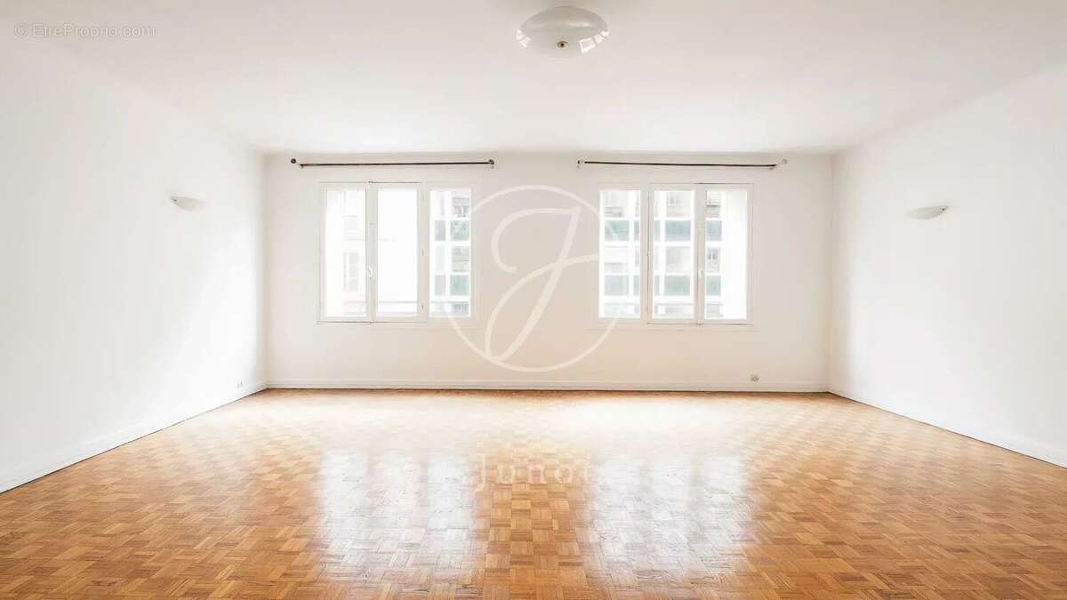 Appartement à PARIS-7E