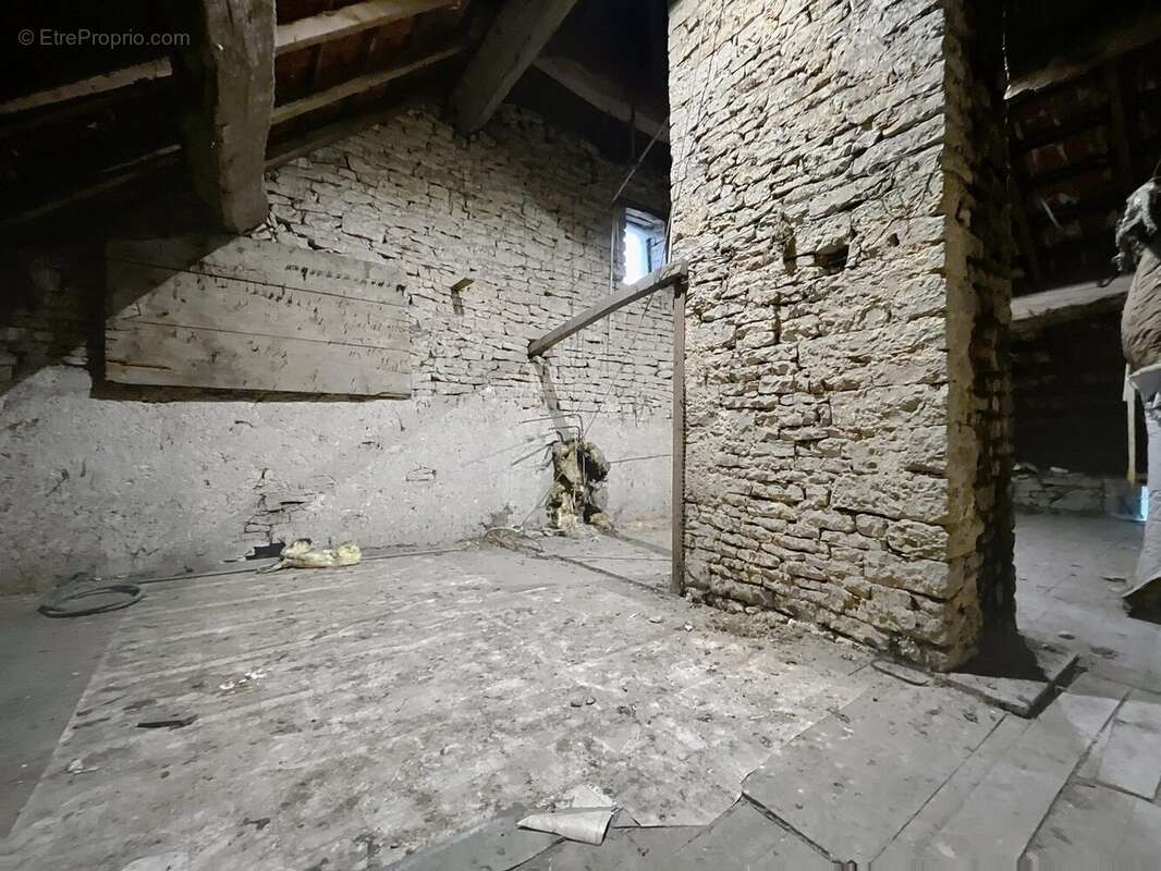 Maison à PORT-SUR-SAONE