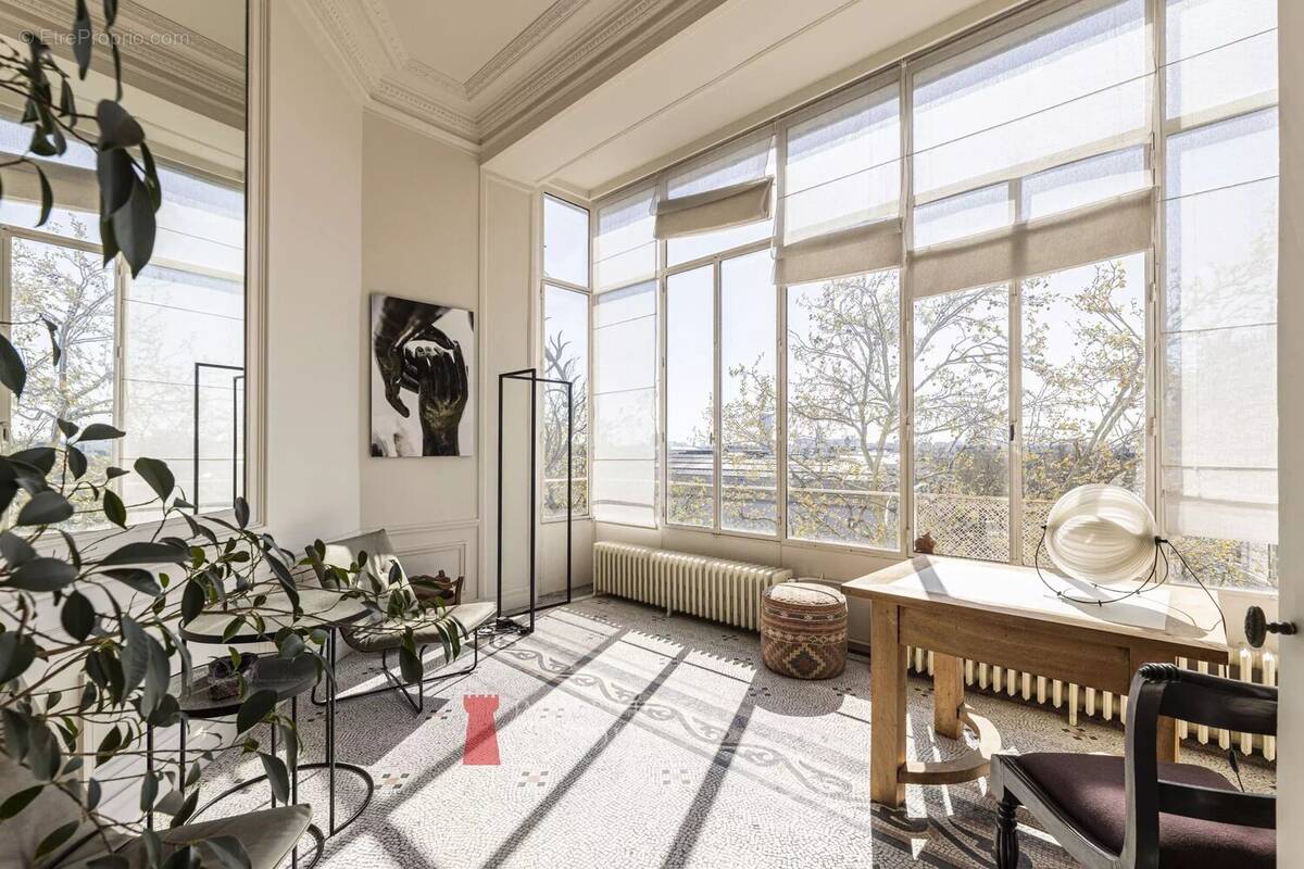 Appartement à PARIS-16E