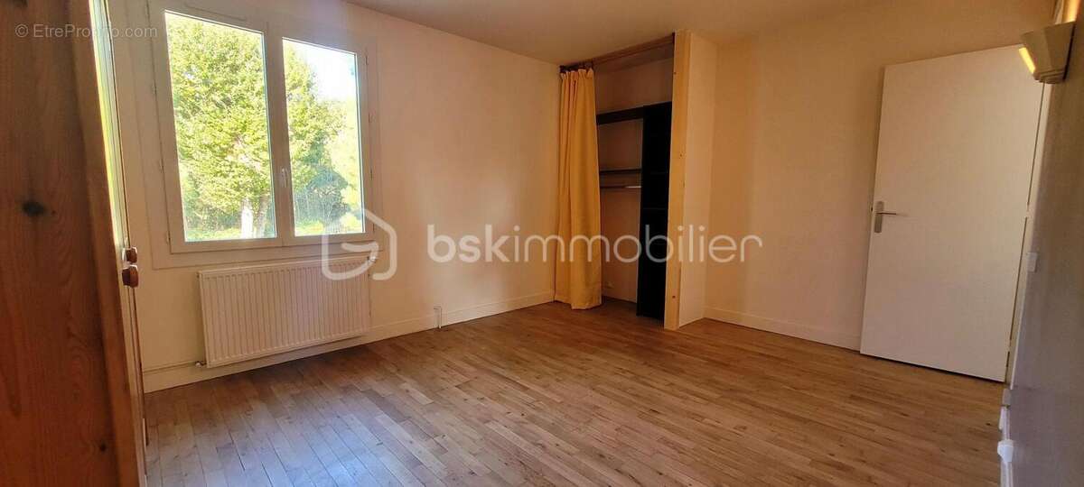 Maison de 111 m2, 3 chambres + bureau + piscine et garage sur 850 m2 de terrain - photo 9