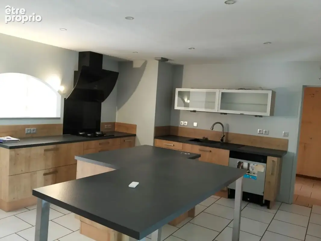 Pavillon plain-pied de 159 m2 habitables avec nombreuses dépendances - photo 8