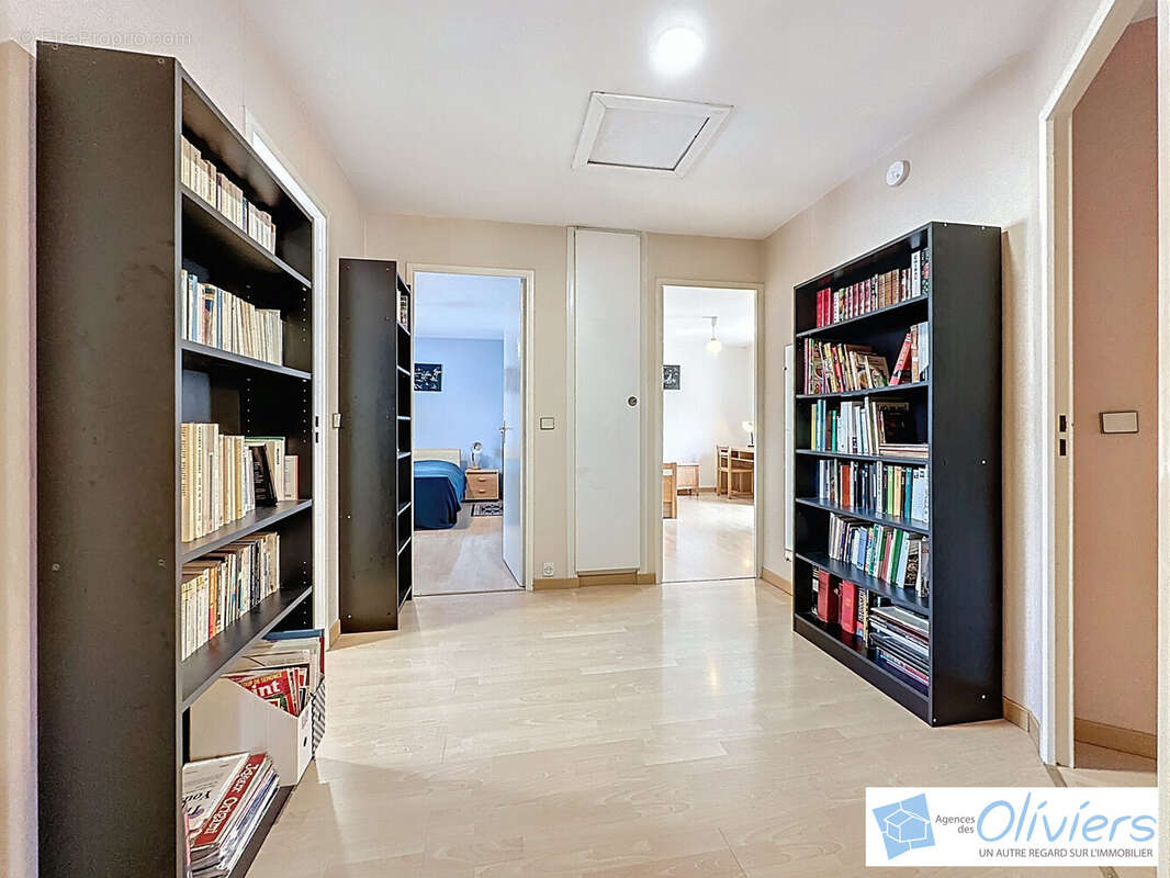 Maison à VOISINS-LE-BRETONNEUX