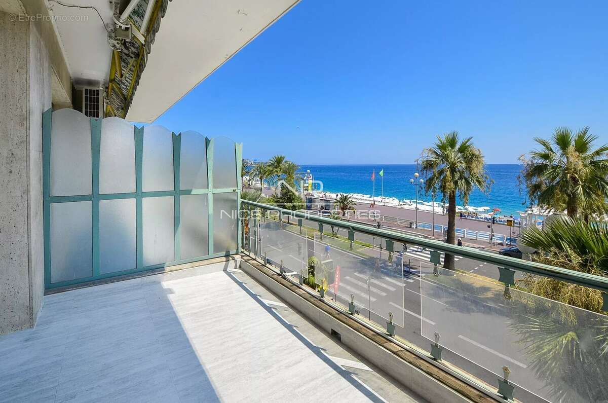 Promenade des Anglais, dans immeuble de luxe, splendide 3 pièces rénové avec terrasse et vue mer - photo 5