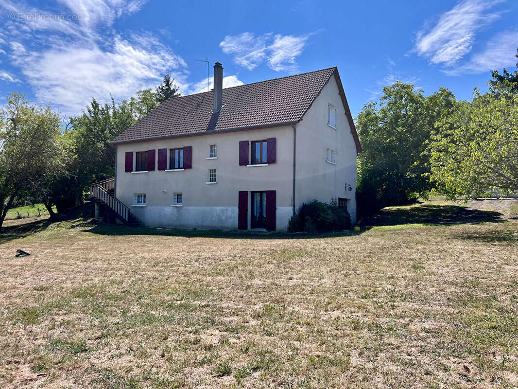 Maison à URZY