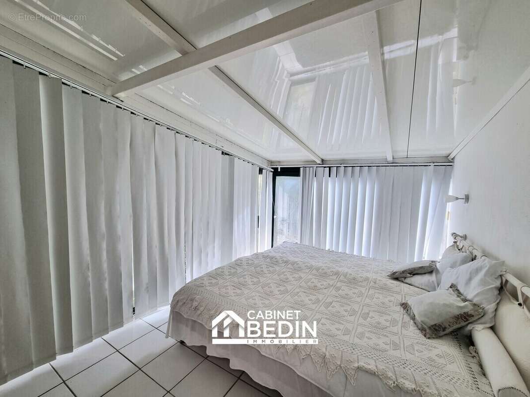 Maison 160 m² à Fargues-Saint-Hilaire  - photo 6