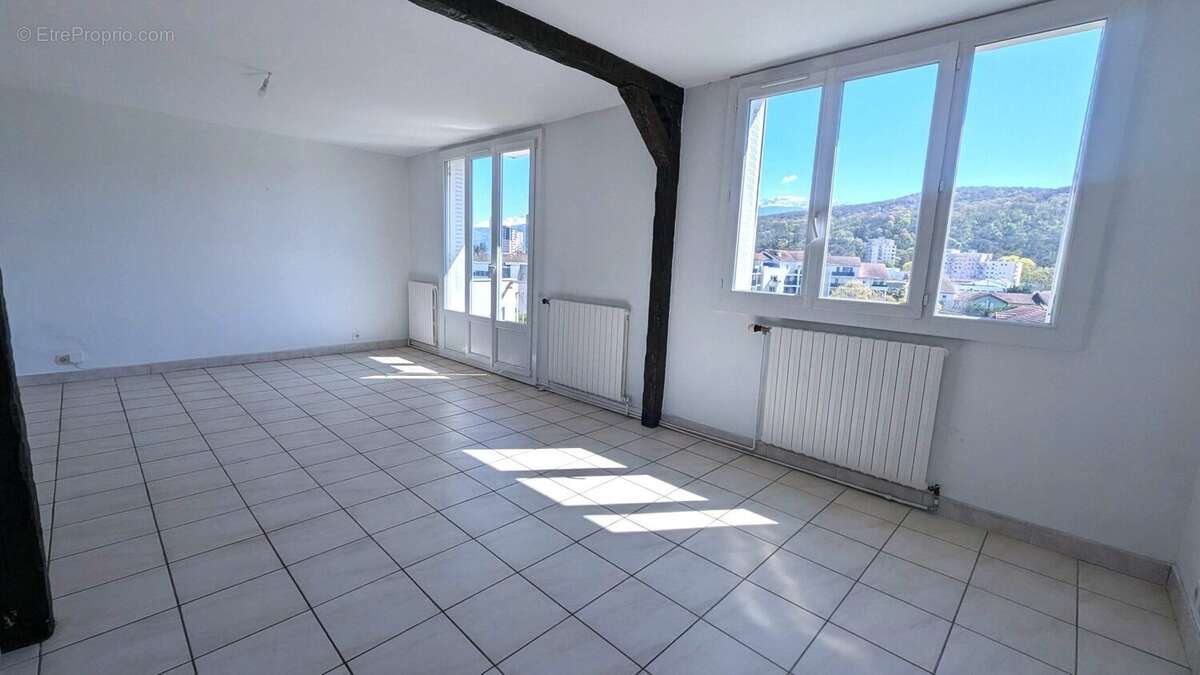 Appartement à LE PONT-DE-CLAIX