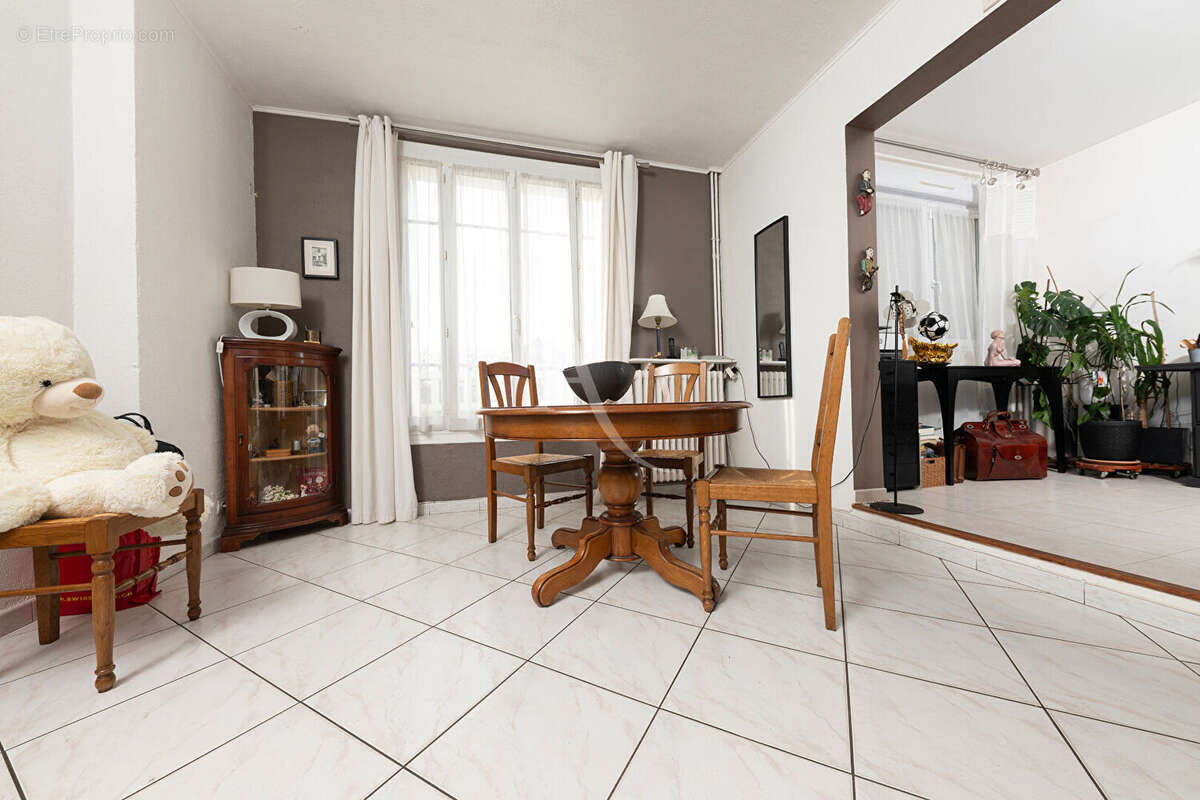 Maison à VAIRES-SUR-MARNE