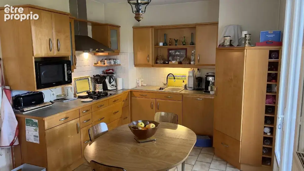 La fraîcheur d'un espace boisé, autour de cette maison offrant 200 m² de potentiel habitable grâce à un projet d'aménagement con - photo 4