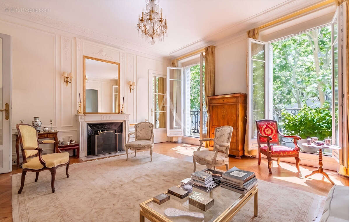 Appartement à PARIS-7E