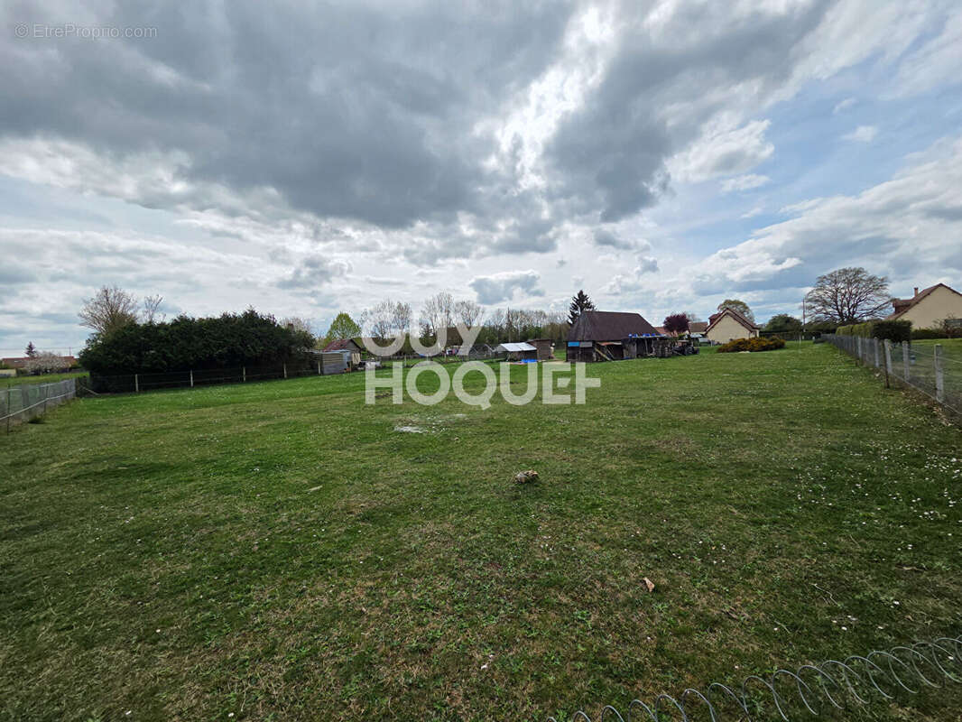 Terrain à CONDE-SUR-RISLE