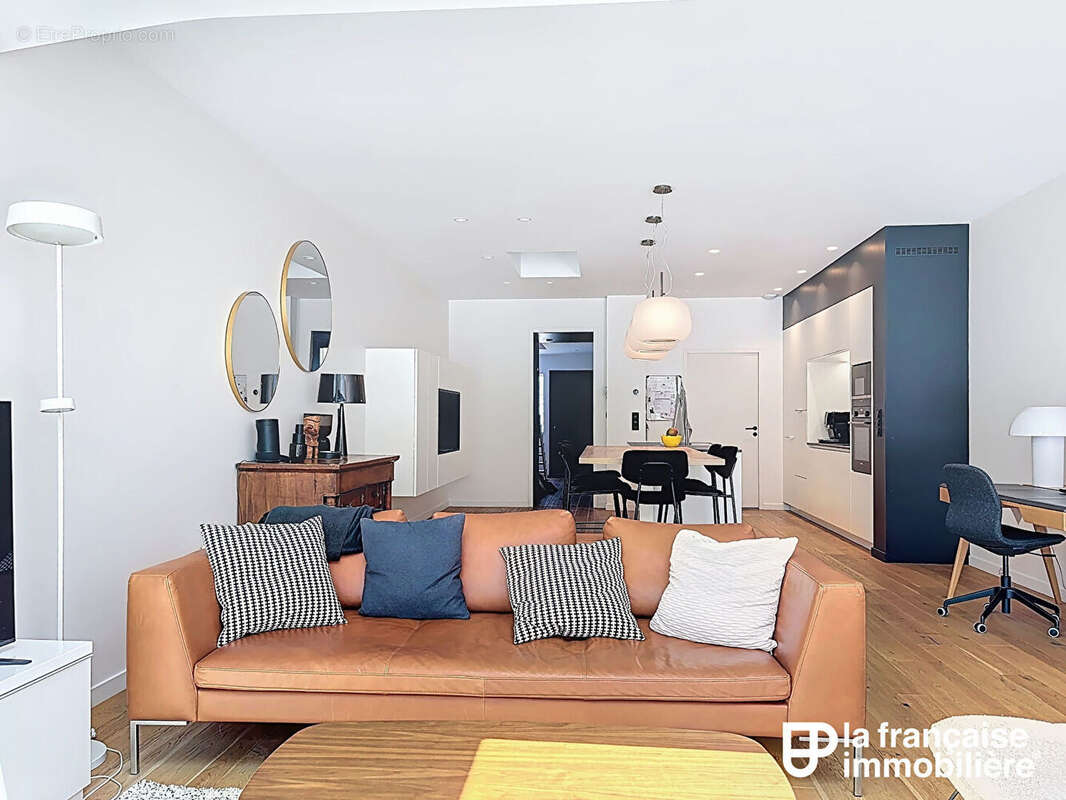 ANTRAIN - FAC DE DROIT - Maison avec 5 chambres, jardin, piscine, garage. - photo 2