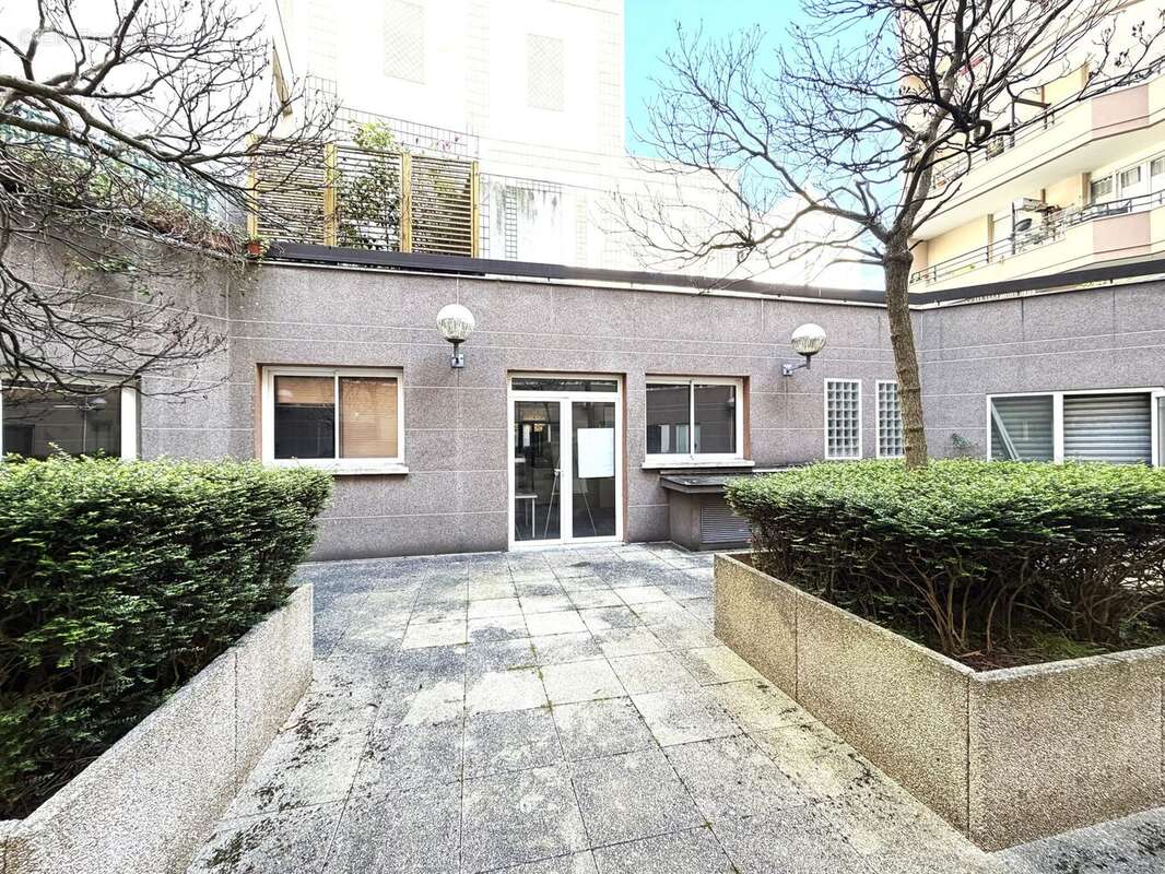 Commerce à PARIS-18E