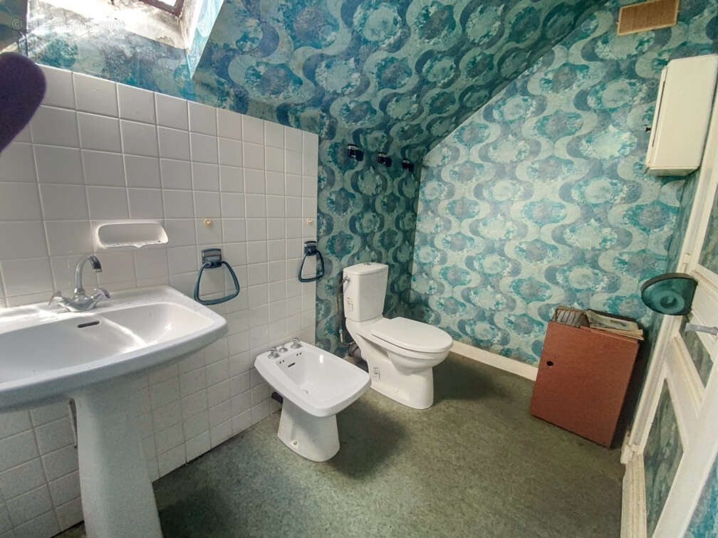 Maison à MANZAC-SUR-VERN