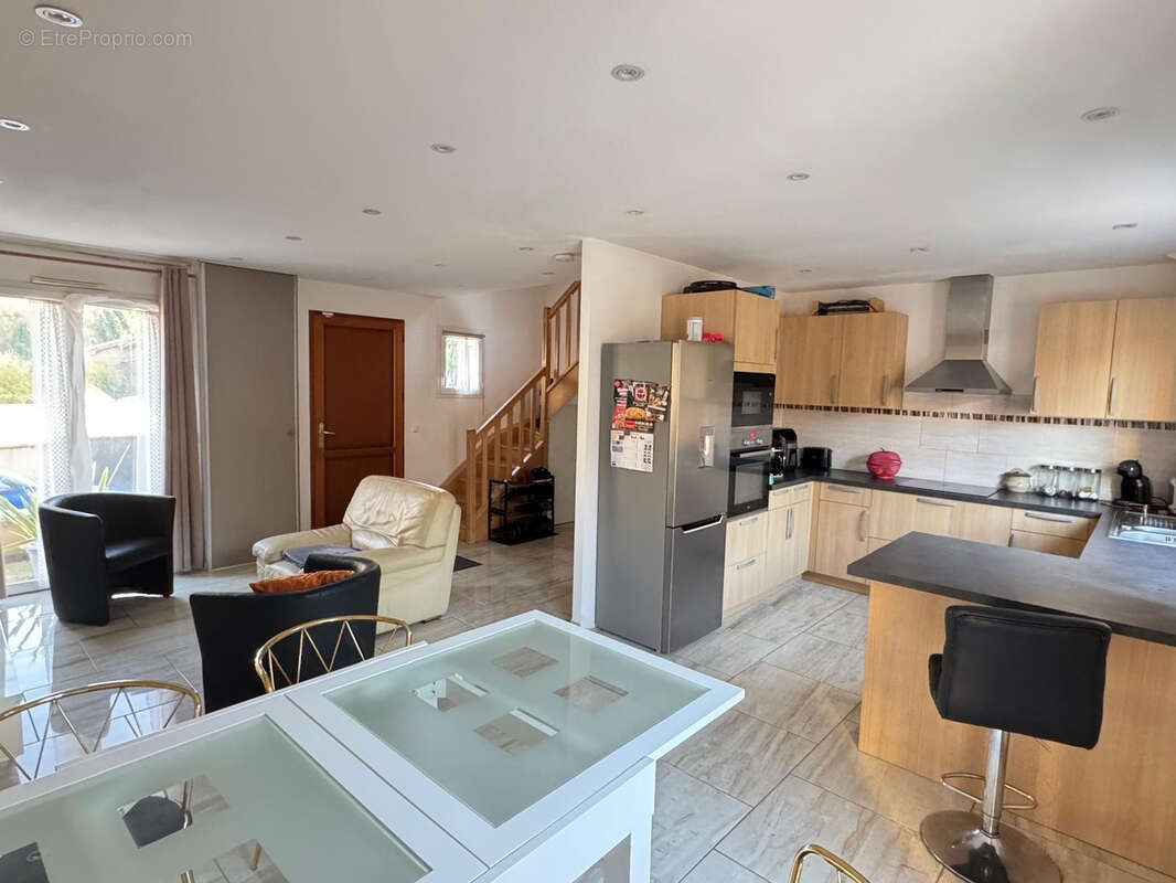 Maison à COUTEVROULT