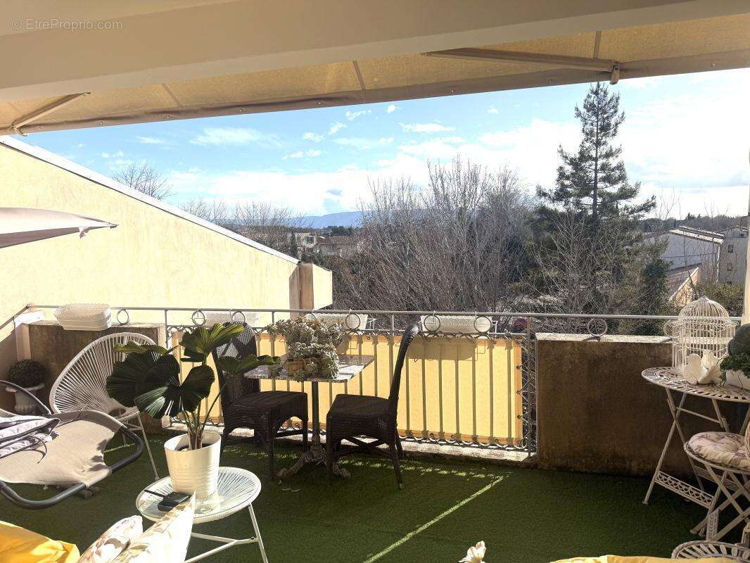 Appartement à L'ISLE-SUR-LA-SORGUE
