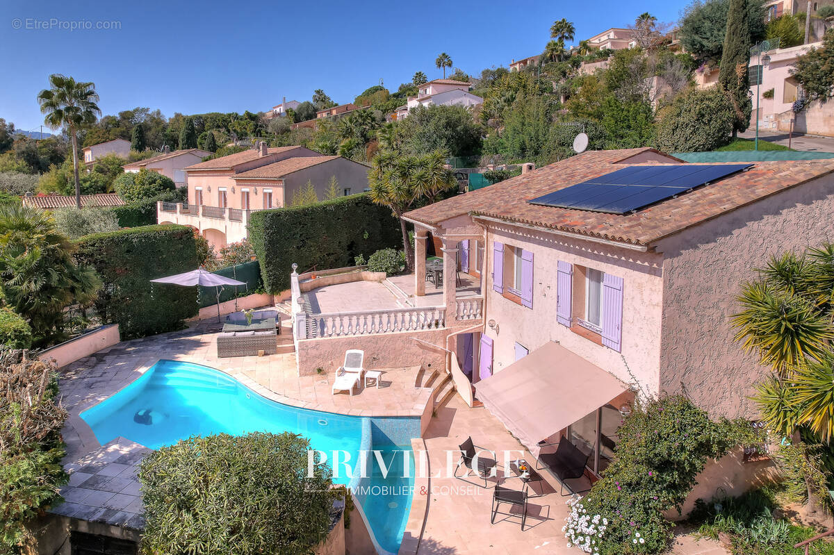 Maison à LA ROQUETTE-SUR-SIAGNE