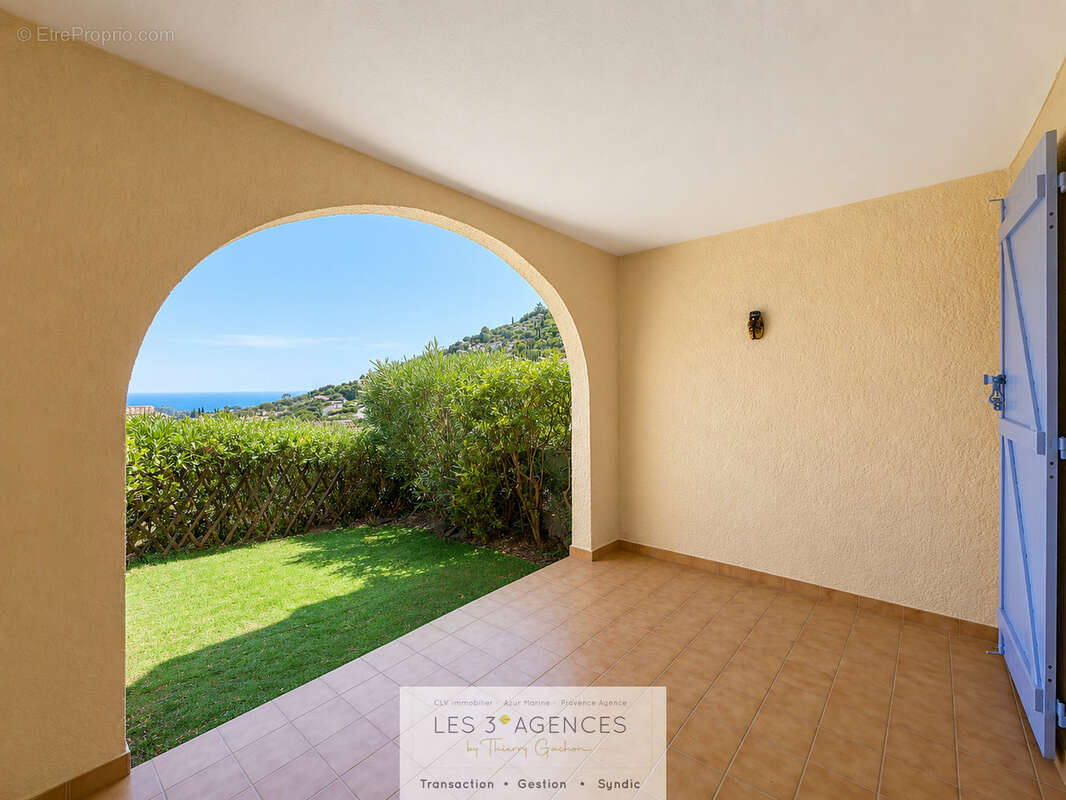 2 Pièces 28m2 - Rez de Jardin - VUE MER - Parking - photo 8