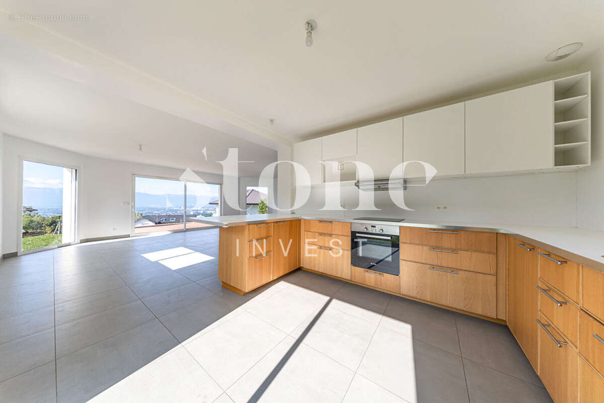 Maison à COLLONGES-SOUS-SALEVE