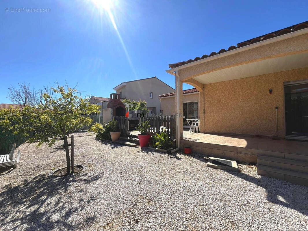 Maison à SAINT-LAURENT-DE-LA-SALANQUE