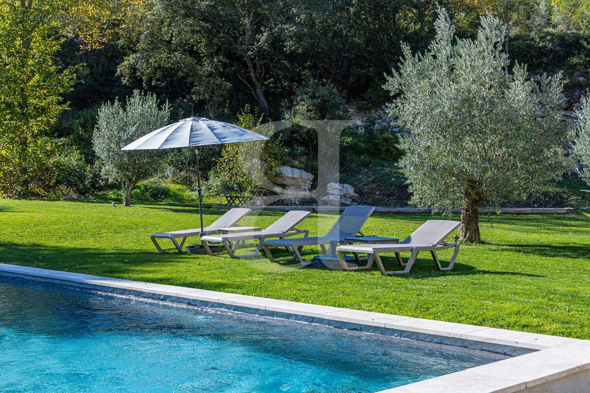 Maison à L&#039;ISLE-SUR-LA-SORGUE