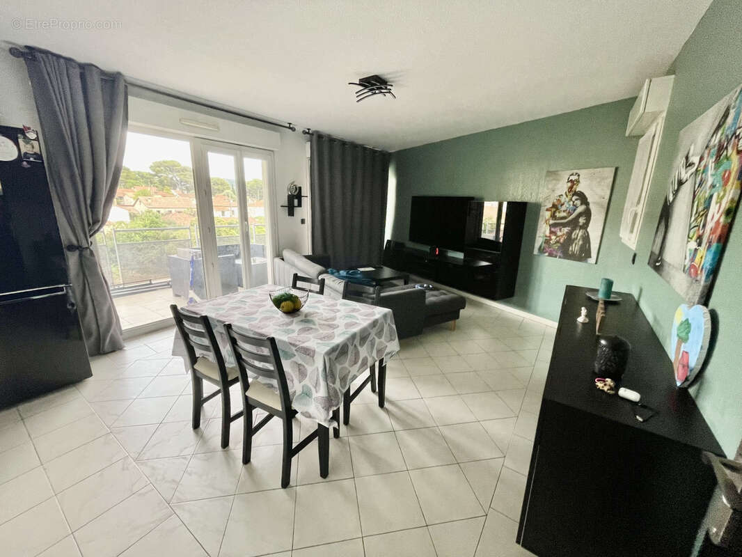 À vendre Le Cannet   T3 lumineux avec terrasse, garage et cave - photo 2
