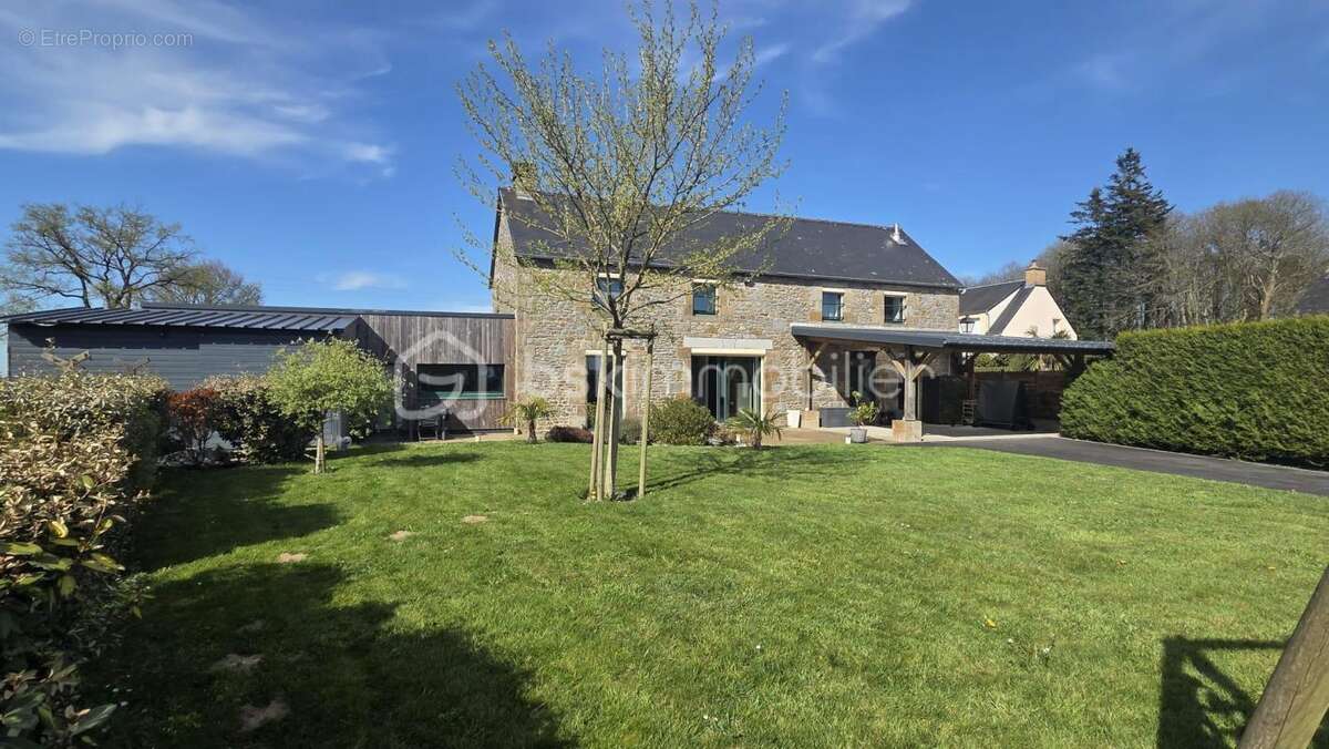 Maison à MONTOURS