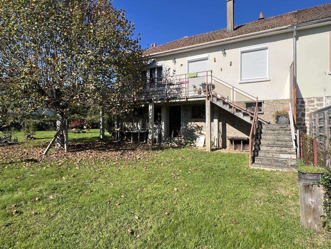 Maison à CHAMPAGNAC-LA-RIVIERE