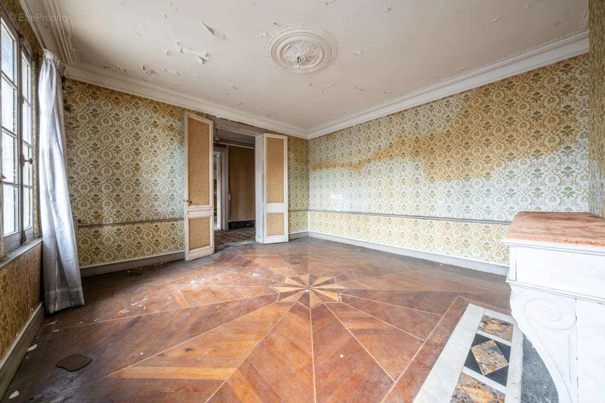 Maison à SAINT-MEDARD-DE-GUIZIERES