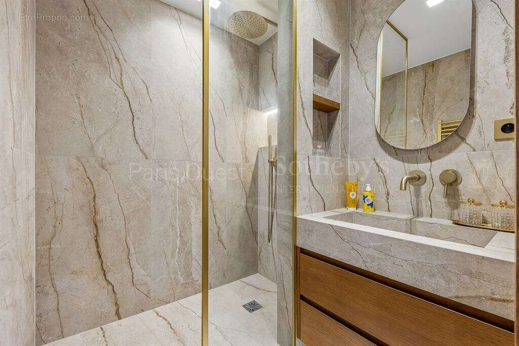 Appartement à PARIS-8E